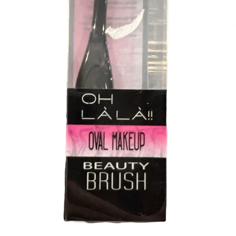 Oh La La!! Oval Makeup Beauty Brush Flexible Tilted Handle‎ Velvet Bristles NEW